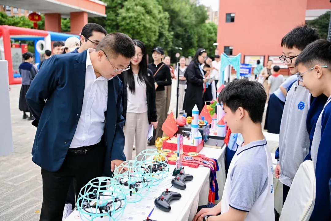 微信图片_20261014151501_154_2.png 微信图片_20261014151501_154_2.png